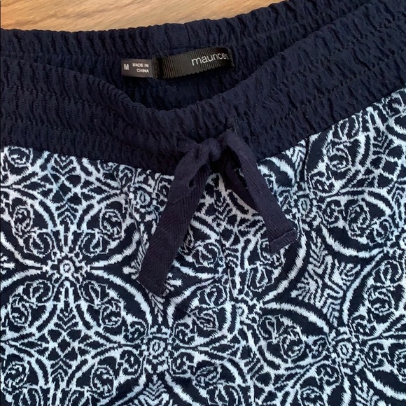 Navy pattern stretch shorts - Picture 2 of 2